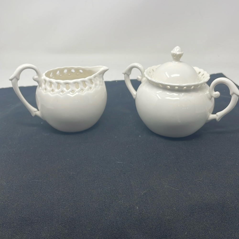 GRACE'S TEAWARE‎ Vintage Porcelain White Creamer and Sugar Set